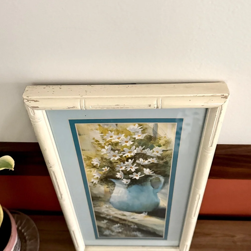 Vintage daisies vase